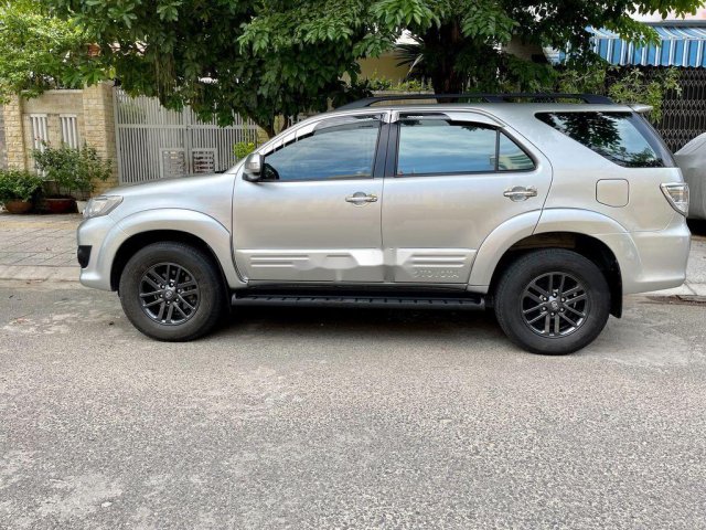 Bán Toyota Fortuner đời 2012, màu bạc còn mới