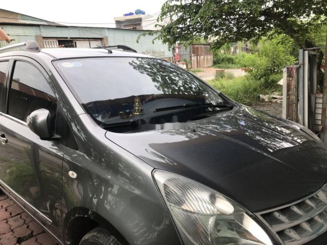 Cần bán xe Nissan Grand livina đời 2011, màu xám số sàn