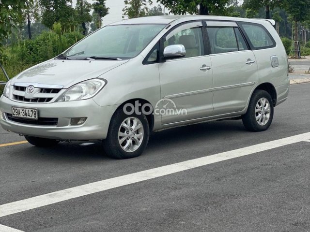 Cần bán gấp Toyota Innova 2.0G sản xuất năm 2007, màu bạc còn mới0