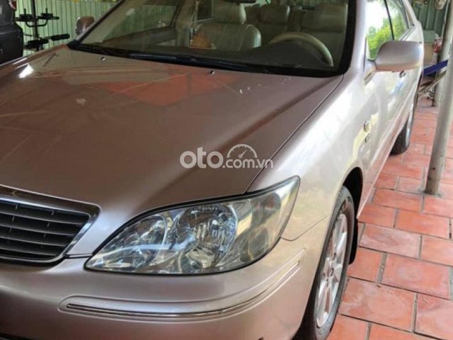 Bán ô tô Toyota Camry sản xuất 2003, màu vàng còn mới0