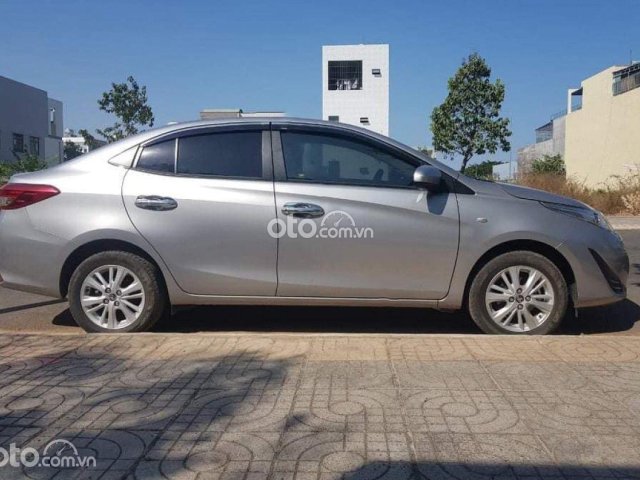 Cần bán gấp Toyota Vios sản xuất 2019, màu bạc còn mới0