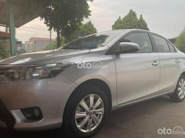 Cần bán gấp Toyota Vios năm sản xuất 2016, màu bạc còn mới