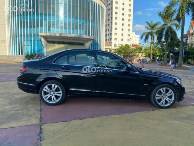 Cần bán xe Mercedes C200 đời 2007, màu đen còn mới