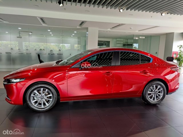 Cần bán xe Mazda 3 năm sản xuất 2021, màu đỏ, 699 triệu