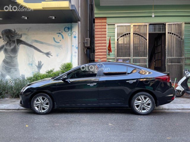 Bán Hyundai Elantra 1.6 AT 2019, màu đen như mới, 568tr0