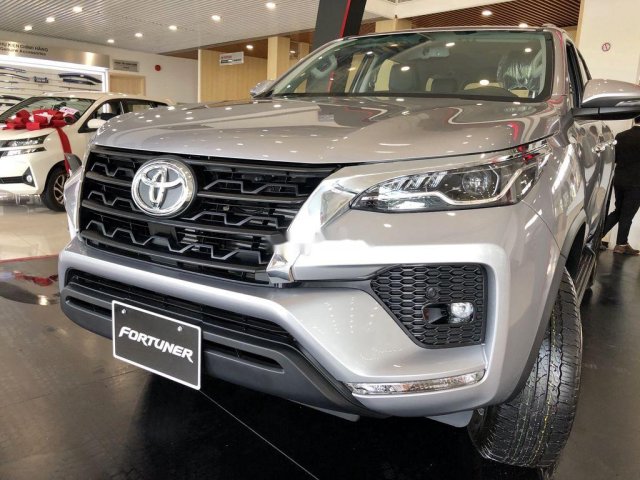 Cần bán Toyota Fortuner 2.4MT sản xuất 2021 giá cạnh tranh0