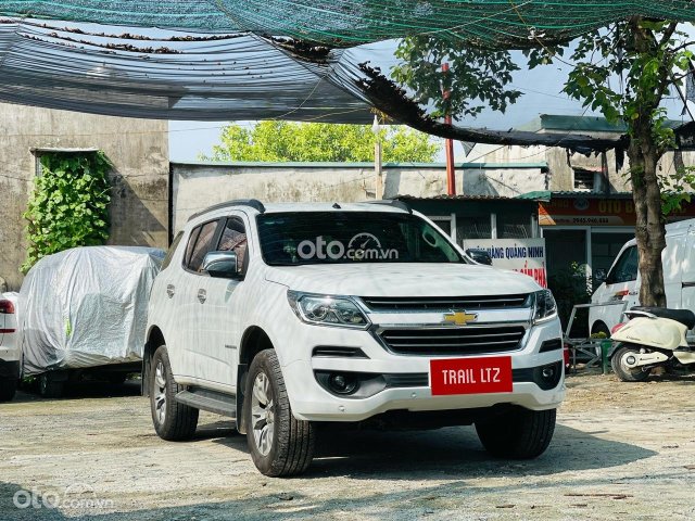 Cần bán lại xe Chevrolet Trailblazer LTZ sản xuất 2018 màu trắng còn rất mới, giá cực tốt0