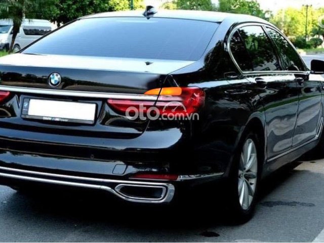 Bán xe BMW 730Li năm 2016, màu đen còn mới0