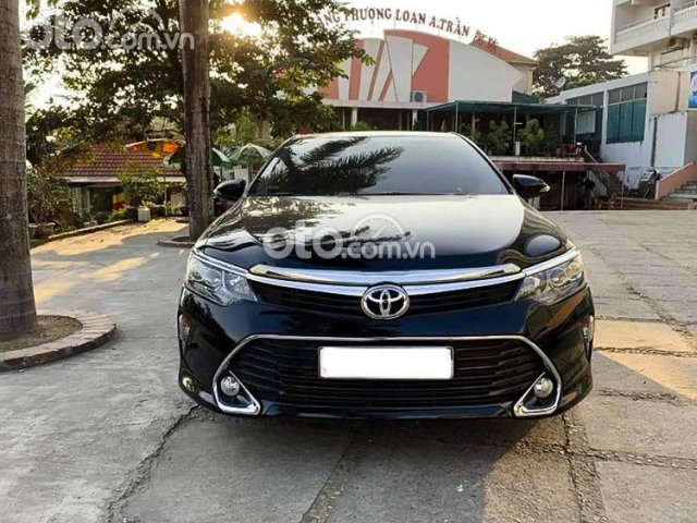 Cần bán Toyota Camry 2018, màu đen0