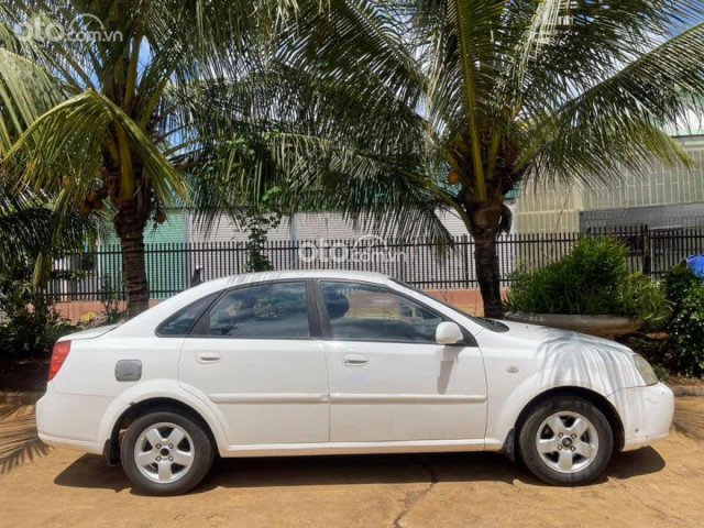 Cần bán xe Daewoo Lacetti năm sản xuất 2005, màu trắng còn mới, giá chỉ 114 triệu0