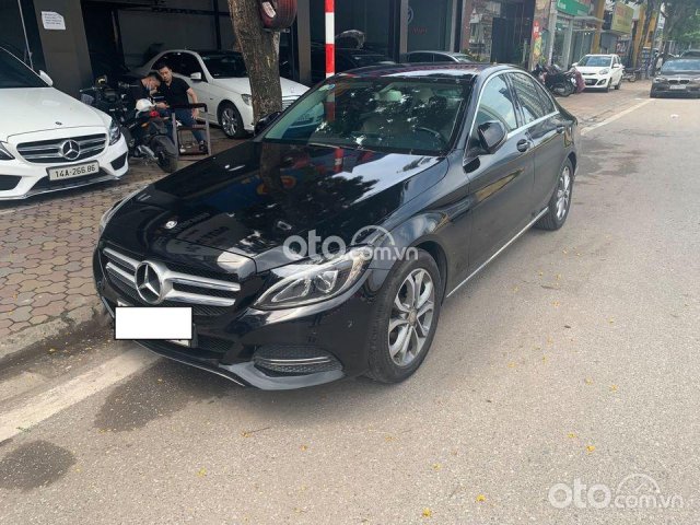 Xe Mercedes C200 đời 2016, màu đen, giá 930tr0