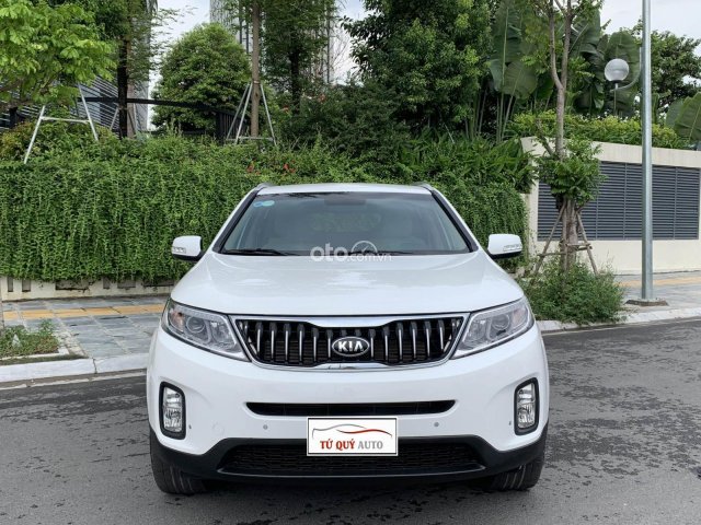 Cần bán gấp Kia Sorento năm 2018, màu trắng số tự động