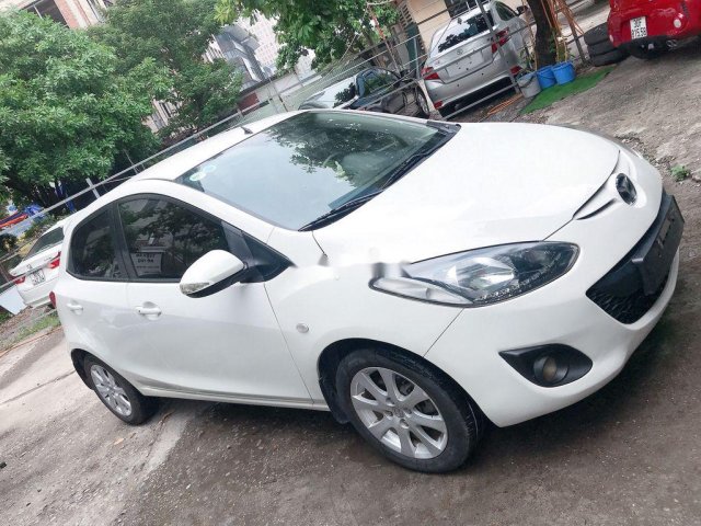 Bán xe Mazda 2 đời 2014, màu trắng còn mới, giá chỉ 330 triệu