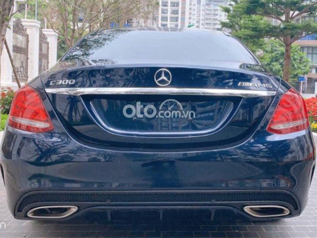 Xe Mercedes sản xuất 2017, màu xanh lam còn mới0