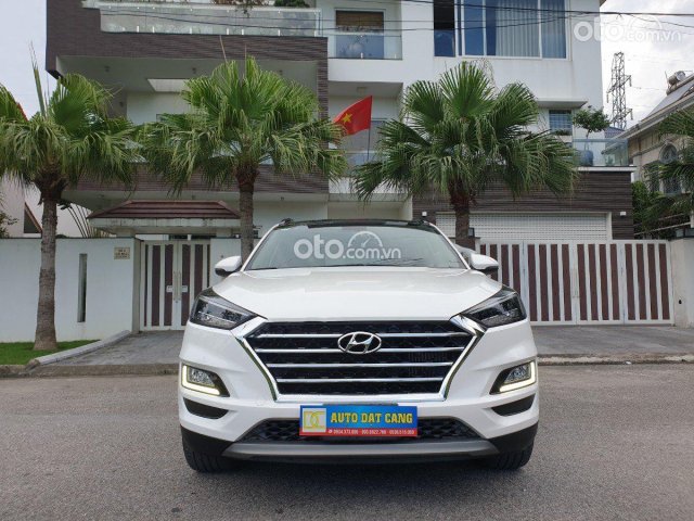 Cần bán lại xe Hyundai Tucson đời 2019, màu trắng còn mới, giá tốt0