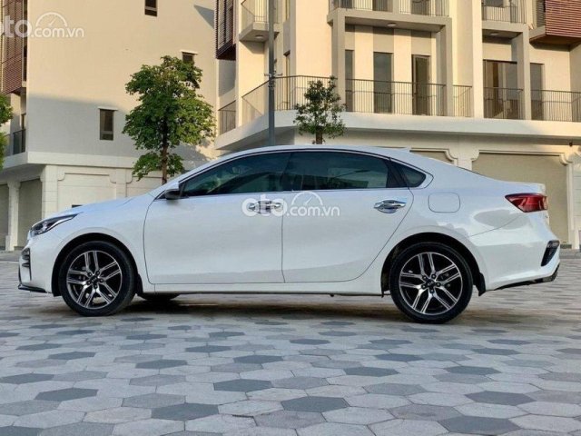 Bán xe Kia Cerato 2021, màu trắng còn mới0