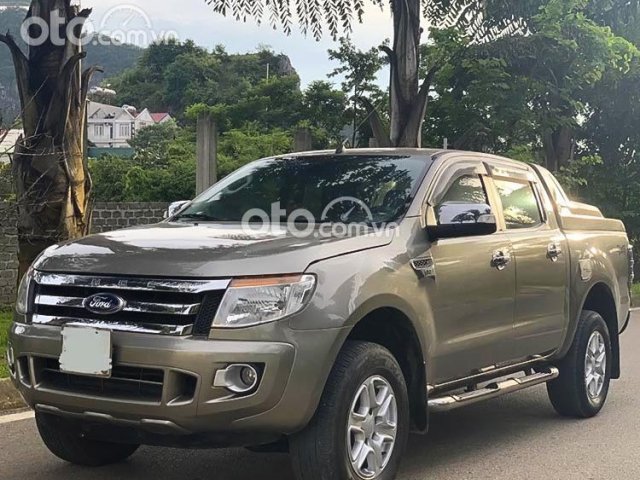 Bán Ford Ranger XLT 4x4 năm sản xuất 2014, màu vàng cát, xe nhập số sàn