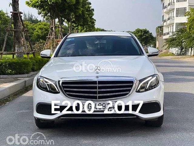 Xe Mercedes đời 2017, màu trắng, nhập khẩu