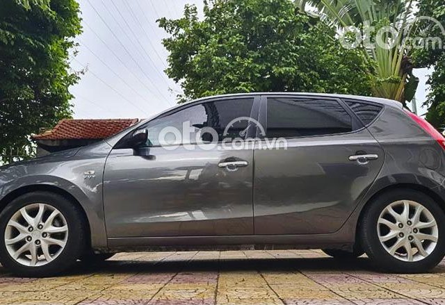 Cần bán lại xe Hyundai i30 1.6 AT năm sản xuất 2008, màu xám, nhập khẩu nguyên chiếc số tự động, giá 276tr