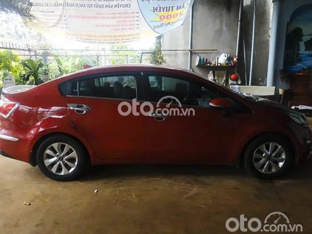 Cần bán Kia Rio sản xuất năm 2015, màu đỏ, xe nhập còn mới, giá tốt