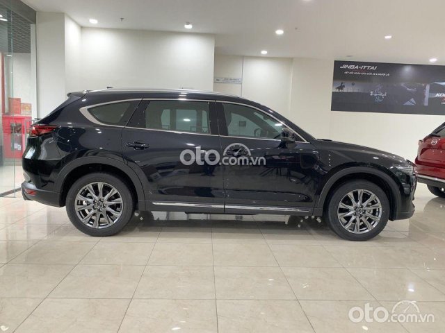 Bán xe Mazda CX-8 năm sản xuất 2021, màu đen, 929tr