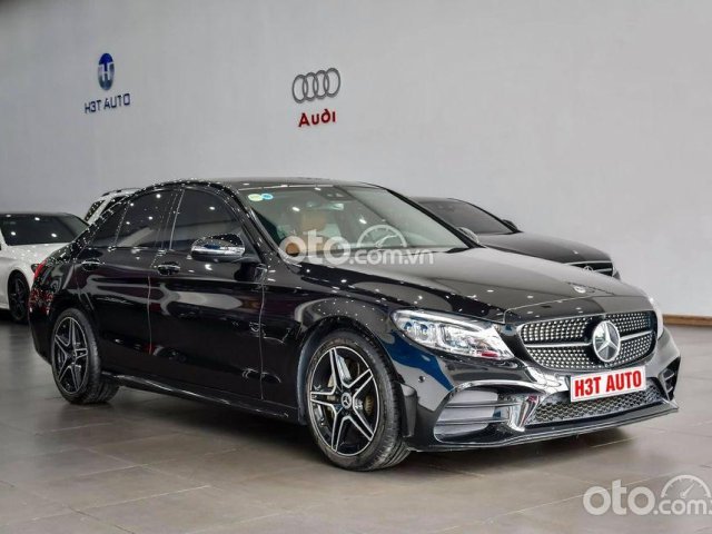 Cần bán Mercedes C300 năm sản xuất 2020, màu đen0