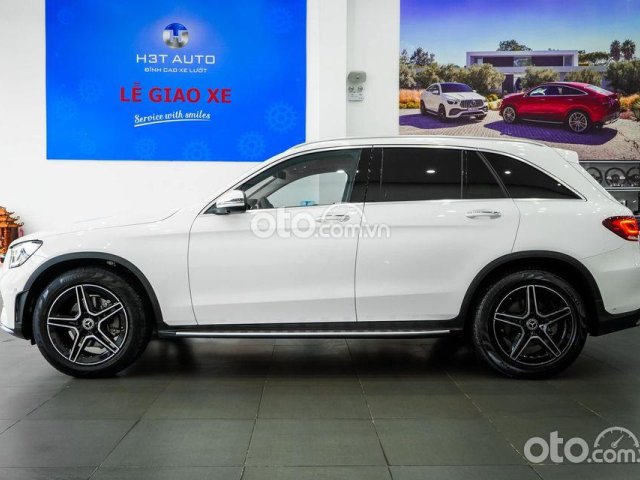 Bán ô tô Mercedes GLC300 2021, màu trắng, bank hỗ trợ 70% giá trị xe0