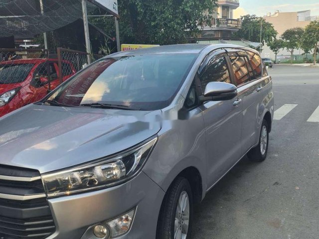 Bán Toyota Innova đời 2018, màu xám0