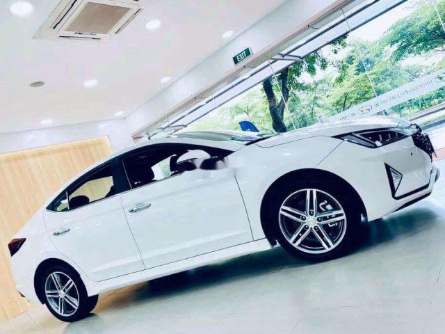 Bán ô tô Hyundai Elantra năm sản xuất 2021, màu trắng 0