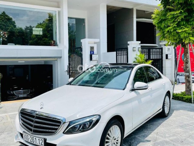 Cần bán gấp Mercedes đời 2016, màu trắng còn mới0