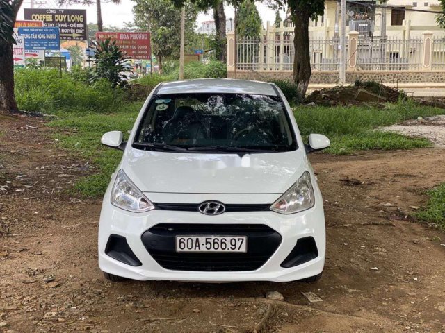 Cần bán gấp Hyundai Grand i10 năm sản xuất 2014, màu trắng xe gia đình