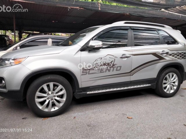 Cần bán Kia Sorento GAT 2.4L 2WD năm 2011, màu bạc, nhập khẩu nguyên chiếc  