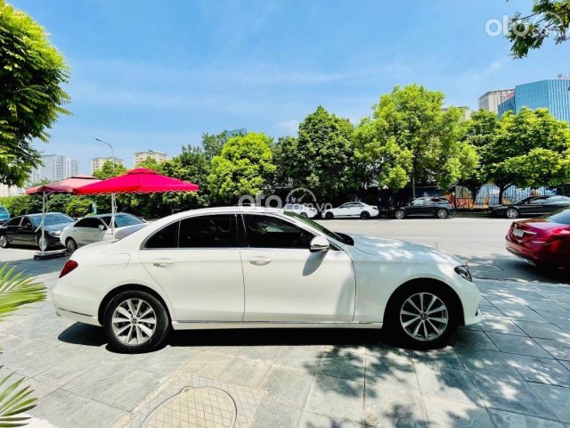 Cần bán lại xe Mercedes E200 2018, màu trắng