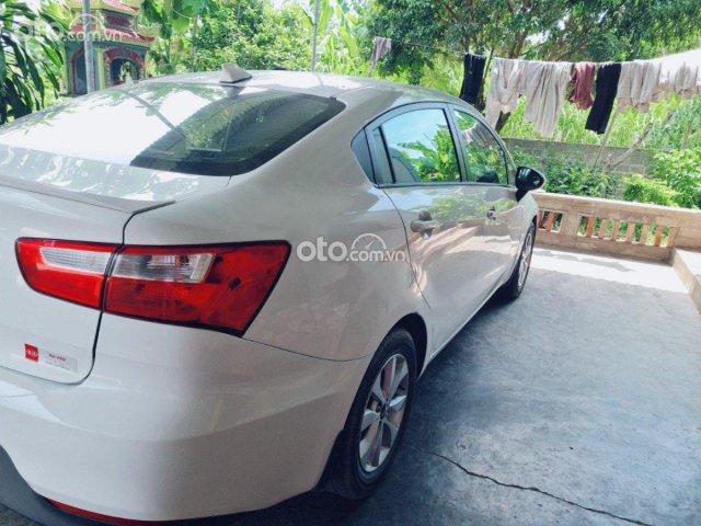 Bán Kia Rio MT năm sản xuất 2016, màu trắng, xe nhập như mới