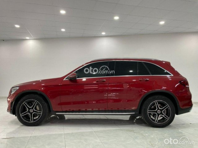 Bán ô tô Mercedes GLC300 sản xuất năm 2019, màu đỏ0