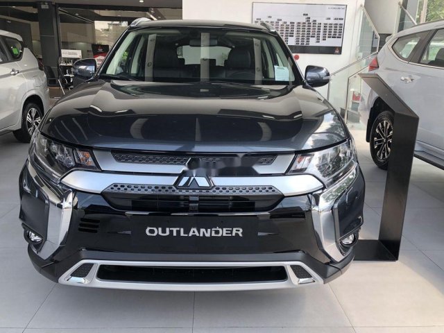 Cần bán xe Mitsubishi Outlander đời 2021, màu xanh lam0