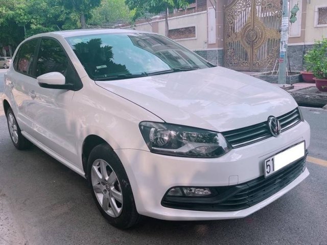 Cần bán lại xe Volkswagen Polo năm 2017, màu trắng, nhập khẩu số tự động, giá tốt0