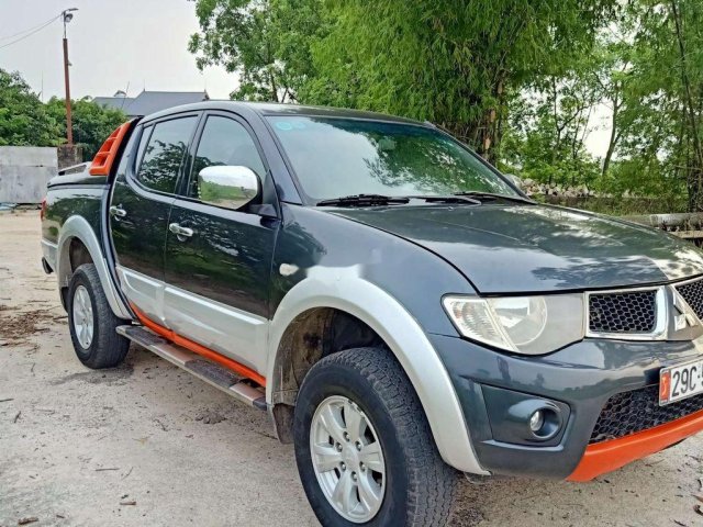 Cần bán lại xe Mitsubishi Triton 2011, màu đen, nhập khẩu số tự động0