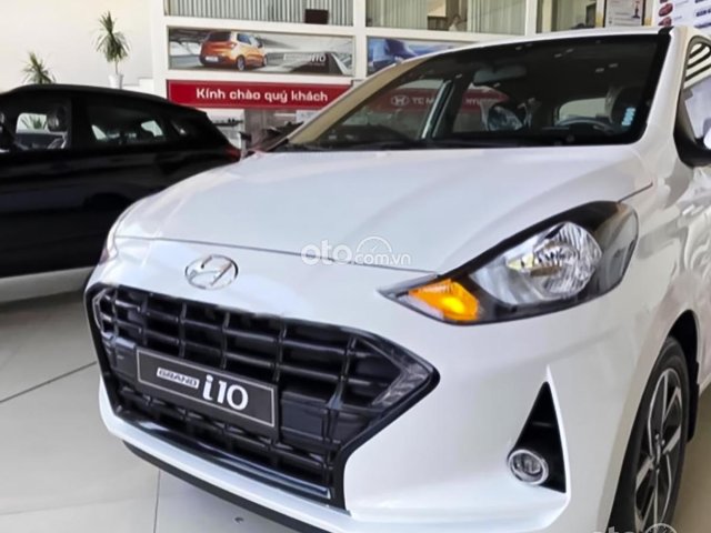 Cần bán xe Hyundai Grand i10 1.2 AT năm sản xuất 2021, màu trắng, giá 435tr0