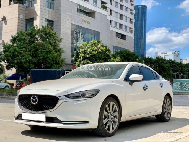 Bán xe Mazda 6 Premium đời 2021, màu trắng như mới0