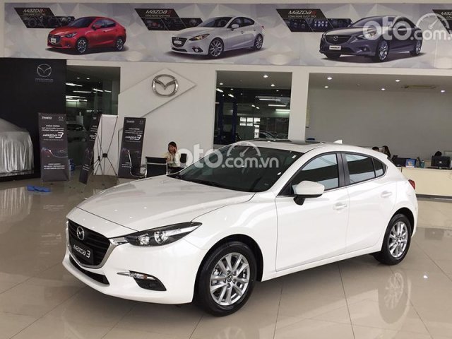 Bán Mazda 3 Sport 1.5L Deluxe sản xuất năm 2021, màu trắng, 699 triệu0