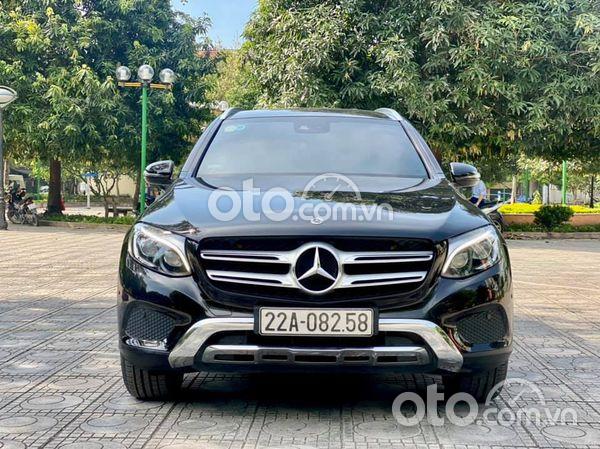 GLC 250 sản xuất 2018, xe màu đen - nội thất nâu