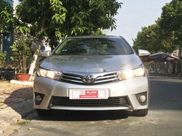 Bán Toyota Corolla Altis 2015, màu bạc còn mới0