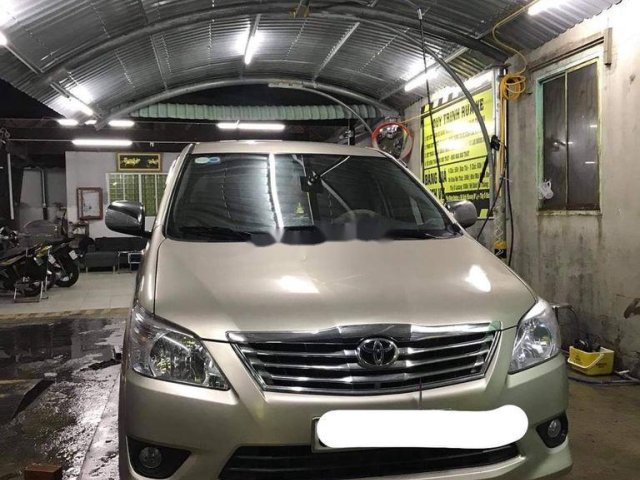 Bán ô tô Toyota Innova J năm sản xuất 2013, màu bạc, nhập khẩu nguyên chiếc, giá tốt0