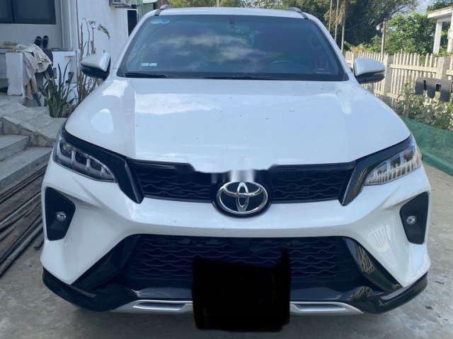 Cần bán xe Toyota Fortuner đời 2021, màu trắng chính chủ0