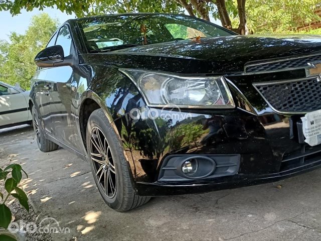 Cần bán Chevrolet Cruze năm 2010, màu đen số sàn, giá tốt0