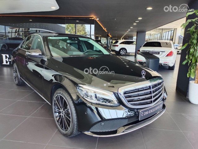 Bán Mercedes C200 năm 2021, màu đen, giá thấp0