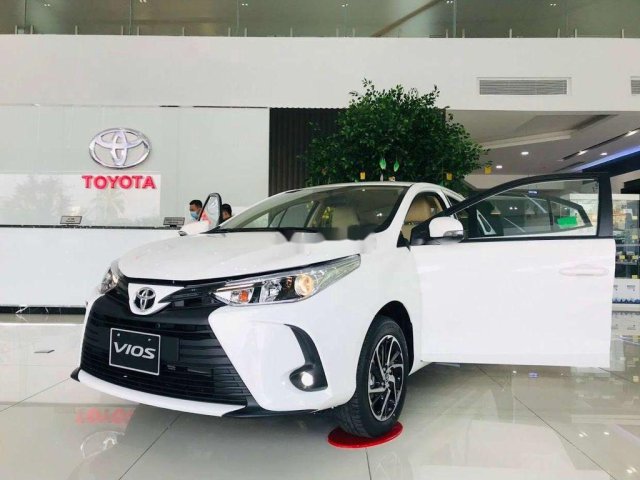 Cần bán Toyota Vios năm 2021, màu trắng0