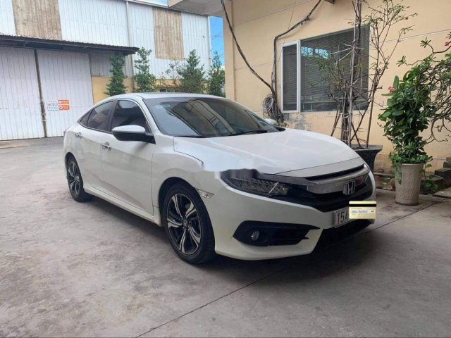 Cần bán gấp Honda Civic 1.5 Turbo đời 2017, màu trắng, nhập khẩu nguyên chiếc chính chủ, giá 650tr0