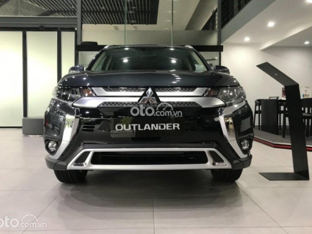 Bán Mitsubishi Outlander Premium 2.0 CVT 2021, màu xám